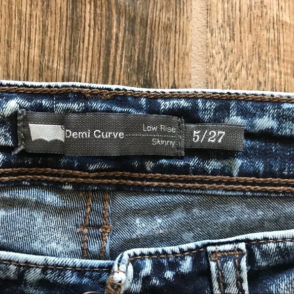 Levi’s Acid Wash Demi Curve Low Rise Skinny Jeans - Picture 3 of 3